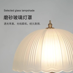 โคมไฟตั้งโต๊ะคริสตัลทรงกลีบดอกไม้ สไตล์นอร์ดิกโมเดิร์น มินิมอล ดีไซน์ยุโรป พร้อม 3 ระดับอุณหภูมิแสง สำหรับห้องนอน ข้างเตียง หรืองานแต่งงาน - Product Image 2