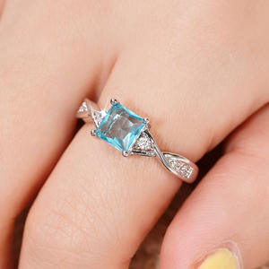 Anello da Donna T0603 con Acquamarina, Taglio Principessa, Gemma Naturale, Montatura a Griffe, Anelli di Fidanzamento alla Moda, Design Geometrico - Product Image 3
