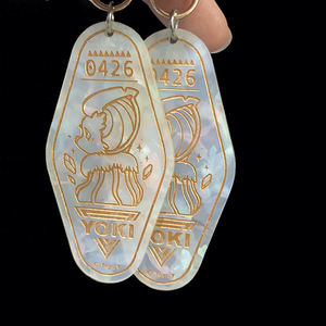 Fabbrica di alta qualità all'ingrosso marmorizzazione in bianco in ABS colorato a forma di diamante etichette di plastica Hotel portachiavi numero di camera Logo personalizzato - Product Image 3