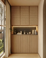 Meuble d'entrée sur mesure, armoire de rangement moderne en bois grainé pour couloir avec espace à chaussures, présentoir à vin et éclairage LED
