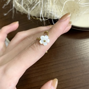 Anillos de Moda con Cuentas de Flores Ajustables de Acero Inoxidable Chapado en Oro para Mujer - Product Image 2