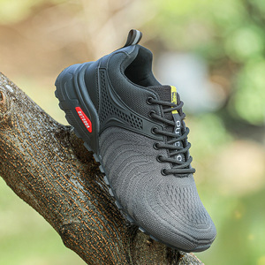 Chaussures de course respirantes en maille noire pour hommes, semelle en caoutchouc antidérapante et résistante à l'usure, baskets décontractées pour la marche en plein air - Product Image 4