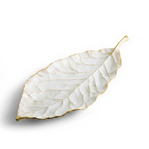 Tazón de cerámica premium en forma de hoja, hecho a mano, diseño minimalista, blanco con borde dorado, vajilla para regalo. - Product Image 1