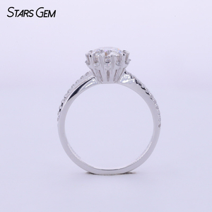 Starsgem 1,27 ct 6,44 mm Diamant de laboratoire taille brillant Or blanc 18 carats Bague de fiançailles solitaire de luxe unisexe avec diamants latéraux Couleur - Product Image 4