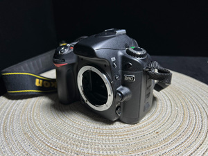 กล้อง Nikon D80 DSLR รุ่นราคาประหยัด บอดี้กล้อง 10.2MP เซ็นเซอร์ APS-C กล้องถ่ายภาพแนวเรโทร/อาร์ต สตรีท สำหรับผู้เริ่มต้น - Product Image 1