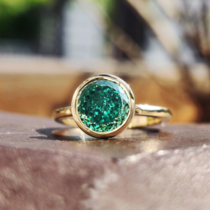 Lustro oro giallo antico color Moissanite pietre fascia di fidanzamento Set 7.5mm verde rotondo Moissanite taglio portoghese anello - Product Image 1