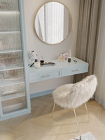Armoire de luxe blanche française sur mesure avec portes en verre et bois massif, mobilier de chambre, dressing avec coiffeuse