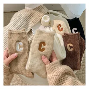 Logo personnalisé lettre C en cachemire thermique tricoté épais chaud pour l'hiver chaussettes en laine d'alpaga pour femmes