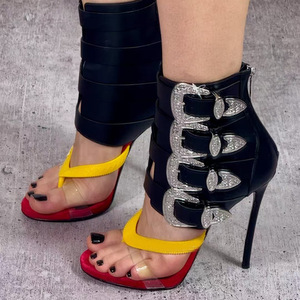 Sandales compensées d'été pour femmes à bout ouvert avec boucle, talon carré, tige en PU et semelle en caoutchouc - Product Image 2