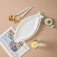 Assiette en céramique blanche en forme de poisson, plat de service en relief pour fruits de mer, steak, décoration de table pour la maison et la cuisine