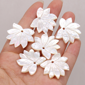 San hô Tự Nhiên Vỏ Charms Hoa Hình Dạng Mẹ Ngọc Trai Seashell Mặt Dây Chuyền Của Phụ Nữ Tự Làm Đồ Trang Sức Làm Vòng Cổ Bông Tai Quà Tặng - Product Image 1