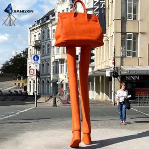 Сумка для прогулок скульптура-креативные ножки из стекловолокна с гигантской оранжевой сумочкой для уличного декора города (уличное искусство) - Product Image 4