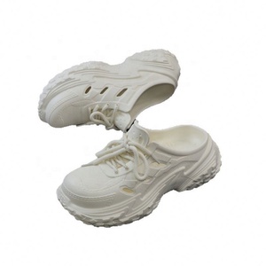 Sabots blancs en maille à lacets avec semelle extérieure en EVA, bout rond, respirants, tendance estivale, sportifs, à enfiler - Product Image 5