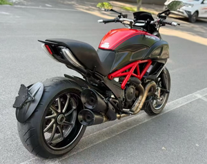 Oferta Especial: Motocicleta Ducati 1 Monster 1200CC, Refrigerada por Agua, Bicilíndrica, Premium, Potente, Estilo Cruiser - Product Image 4