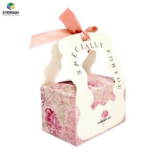 Caja de regalo plegable floral Rosa impresa personalizada de gama alta con asa y cierre de cinta para embalaje de recuerdo de boda de fiesta romántica - Product Image 4