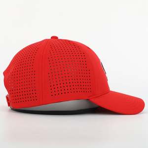 Casquette de baseball rouge perforée en polyester 100% de haute qualité pour adultes 6 panneaux avec logo personnalisé en gros, Gorras à trous découpés au laser, chapeau de papa de sport - Product Image 4