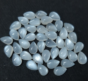 Natürlicher weißer Mondstein Birnen form Flacher Rücken Lose Cabochon Edelstein für Schmuck herstellung Alle Größen verfügbar Großhandel Cabochons - Product Image 2