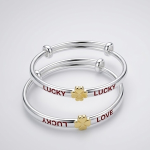 Pulsera Infantil Baccha Kadli de Plata de Ley 925, Ajustable, Abierta, con Diseño de Trébol y Texto de Amor y Buena Suerte, Joyería Infantil de Plata - Product Image 1