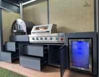 Cuisine extérieure modulaire en acier inoxydable 304 avec fenêtre en verre trempé, barbecue à gaz, éclairage LED, évier en résine et espace repas