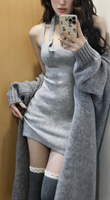 Robe mini chic grise en maille à col halter - Coupe ajustée, texture douce et silhouette sexy pour la garde-robe automne/hiver des femmes - Élégante
