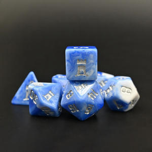 ชุดลูกเต๋าเรซิ่น DND 7 ชิ้น สำหรับเล่นเกมสวมบทบาท พร้อมโลโก้แบบกำหนดเอง และกล่องโลหะ - Product Image 4