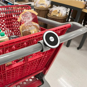 ที่ยึด<span class=keywords><strong>โทรศัพท์</strong></span>แม่เหล็กแบบหนีบ หมุนได้ 360 องศา ใช้งาน<span class=keywords><strong>มือ</strong></span>เดียวได้ ยืดหยุ่น ปลอดภัย สำหรับรถเข็นเด็กและรถเข็นช็อปปิ้ง - Product Image 4