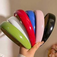 Serre-tête uni à large bord en cuir fait main pour femme, nouvelle collection 2025, accessoire d'été haut de gamme pour sublimer le visage
