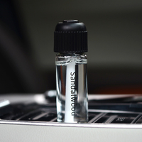 Diffuseur de parfum de voiture moderne avec 6 flacons en verre de 5 ml pour huiles essentielles, couvercle à vis noir et blanc, purificateur d'air au design élégant