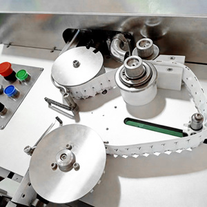 Certification CE haute précision <span class=keywords><strong>multi</strong></span>-doses pour <span class=keywords><strong>machine</strong></span> GMP entièrement automatique pour suppositoires, flacons en plastique, savon liquide, jus - Product Image 6