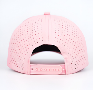 Casquette de golf personnalisée OEM à 5 panneaux avec bord incurvé structuré Casquette de baseball en nylon perforé à séchage rapide avec logo brodé et découpe au laser - Product Image 2