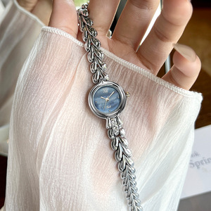 Montre à quartz pour femme Goldie, petit cadran, bracelet en alliage, verre minéral renforcé, cadran à aiguilles, étanche 30M, charme tendance, usage quotidien - Product Image 4