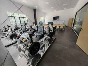 Banc de travail intelligent et connecté pour l'assemblage et les tests de châssis contrôlés par ligne - Product Image 3