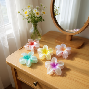 Fermaglio per capelli a forma di fiore di frangipani color gelatina, 8 cm - Product Image 2