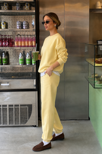 Ensemble survêtement jaune pastel pour femme – Sweat-shirt et pantalon de jogging décontracté en molleton doux – Style urbain – Vente en gros - Product Image 5