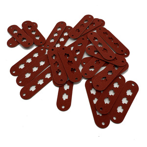Feuille d'isolation en mica rouge à trous traversants pour applications à haute température - Product Image 4