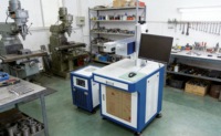 Machine de marquage laser UV industrielle avec prise en charge DXF/AI/DST, compatible CNC, haute précision pour métaux et matériaux à haute température