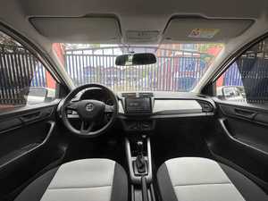 <span class=keywords><strong>Skoda</strong></span> <span class=keywords><strong>Fabia</strong></span> 1.4L Automatica Usata del 2017, Benzina, Guida a Sinistra, 43.496 Miglia, Bianca, Compatta, Hatchback, per Esportazione - Product Image 5