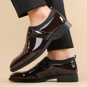 Chaussures habillées Monk Strap à bout pointu en cuir véritable avec semelle extérieure en caoutchouc antidérapante pour le bureau et la carrière, couleur noire unie, pour hommes - Product Image 5