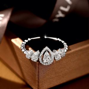 Bague de mariage et de promesse Dylam en argent sterling plaqué rhodium, style diadème et couronne, fine, incurvée, avec 5 pierres taille marquise et arche en V - Product Image 5