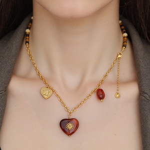 Collar con Colgante de Corazón de Acero Inoxidable, Chapado en Oro de 18K, con Dijes de Resina Multicapa, Joyería para Mujer, Regalo, Estilo Otoño Invierno - Product Image 1