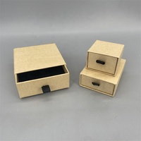 Boîtes d'emballage de bijoux en carton brun de luxe avec matériaux recyclés, fabriquées sur mesure pour les bagues et les colliers, emballage cadeau