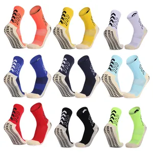 Chaussettes de sport de compression douces Offre Spéciale européennes chaussettes de football personnalisées imprimées chaussettes d'équipage coussin de couleur unisexe pour les quatre saisons