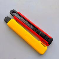 Couteau en acier inoxydable de 18mm multi-outils personnalisés Couteau utilitaire coupe-boîte en papier rétractable automatique de sécurité au carbone