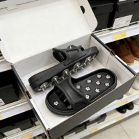 Chaussures à pointes professionnelles pour revêtements de sol en époxy avec crampons en acier amovibles pour une traction sur les composés autonivelants humides