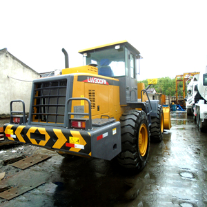 Cargadora de Ruedas LW300FN en Oferta, Eficiente en Consumo de Combustible, 3t, Motor de 60kw, Carga Nominal 3000kgs, Capacidad de la Cucharón 1.8m3 - Product Image 3