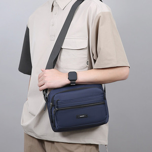 Sac messager à bandoulière pour homme, en tissu Oxford léger et imperméable, avec logo personnalisé - Product Image 4