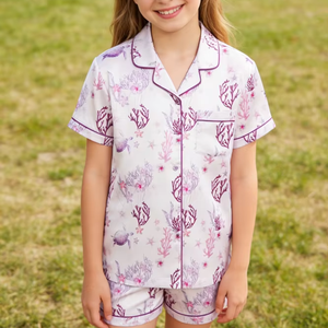 <span class=keywords><strong>Pigiama</strong></span> Coordinato per Bambine 2026 in Raso Lilla e Corallo, Maniche Corte, Comodo e Traspirante, <span class=keywords><strong>con</strong></span> <span class=keywords><strong>Bottoni</strong></span>, per Primavera - Product Image 1