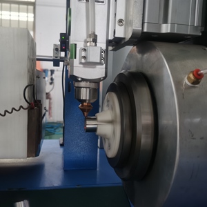 <span class=keywords><strong>Machine</strong></span> de <span class=keywords><strong>découpe</strong></span> <span class=keywords><strong>laser</strong></span> CNC automatique pour tubes et tuyaux en aluminium et en acier inoxydable, utilisation industrielle, chargement et alimentation automatiques pratiques - Product Image 6