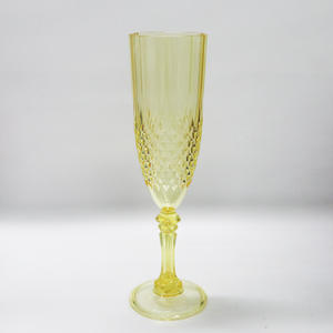 Cx क्लासिक हीरा पैटर्न उच्च-पैर वाले प्लास्टिक लाल शराब और शराब कप 201-300 मिली क्षमता - Product Image 6