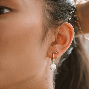 ROXI S925 Pendientes de Aro Circulares con Perlas en Forma Barroca, Chapados en Oro sobre Plata de Ley - Product Image 4